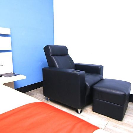 Oyo 592 Budget Hotel By The Harbour Padang  Extérieur photo