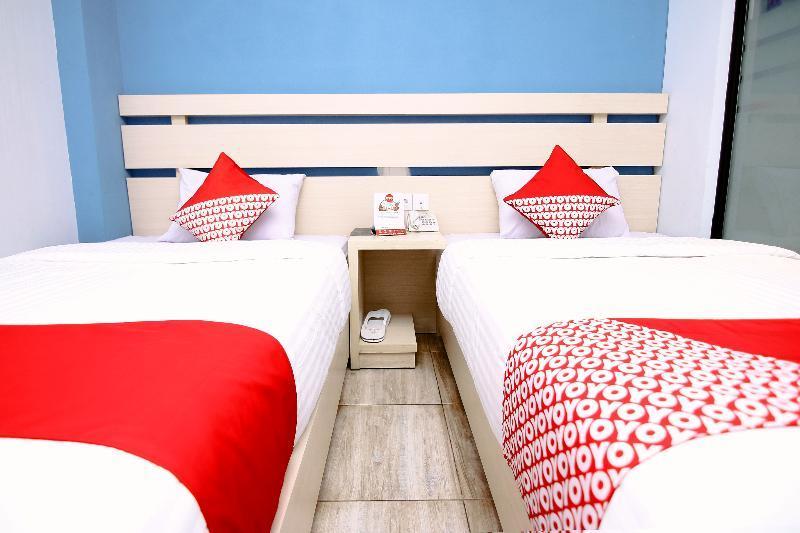 Oyo 592 Budget Hotel By The Harbour Padang  Extérieur photo