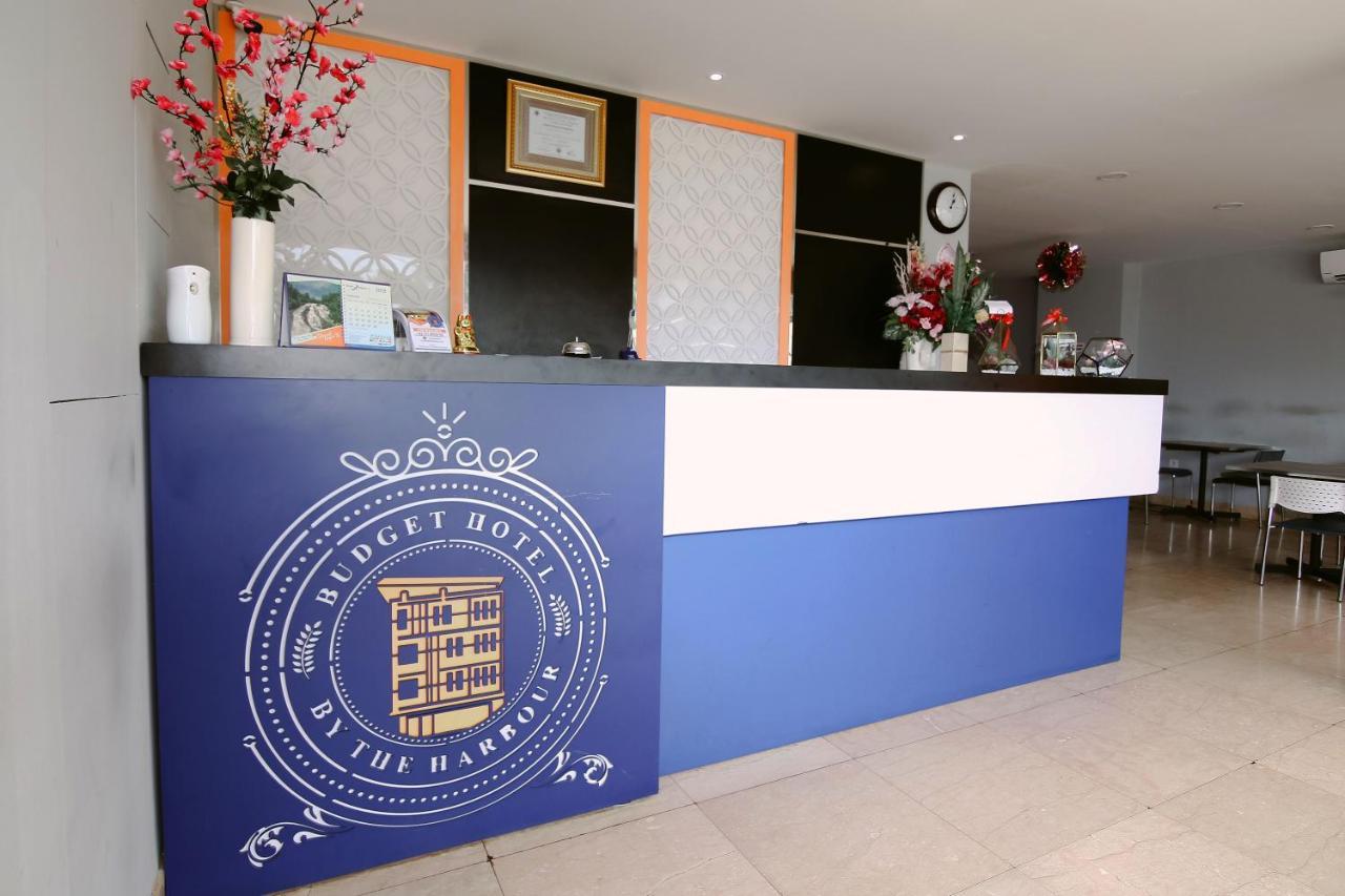 Oyo 592 Budget Hotel By The Harbour Padang  Extérieur photo