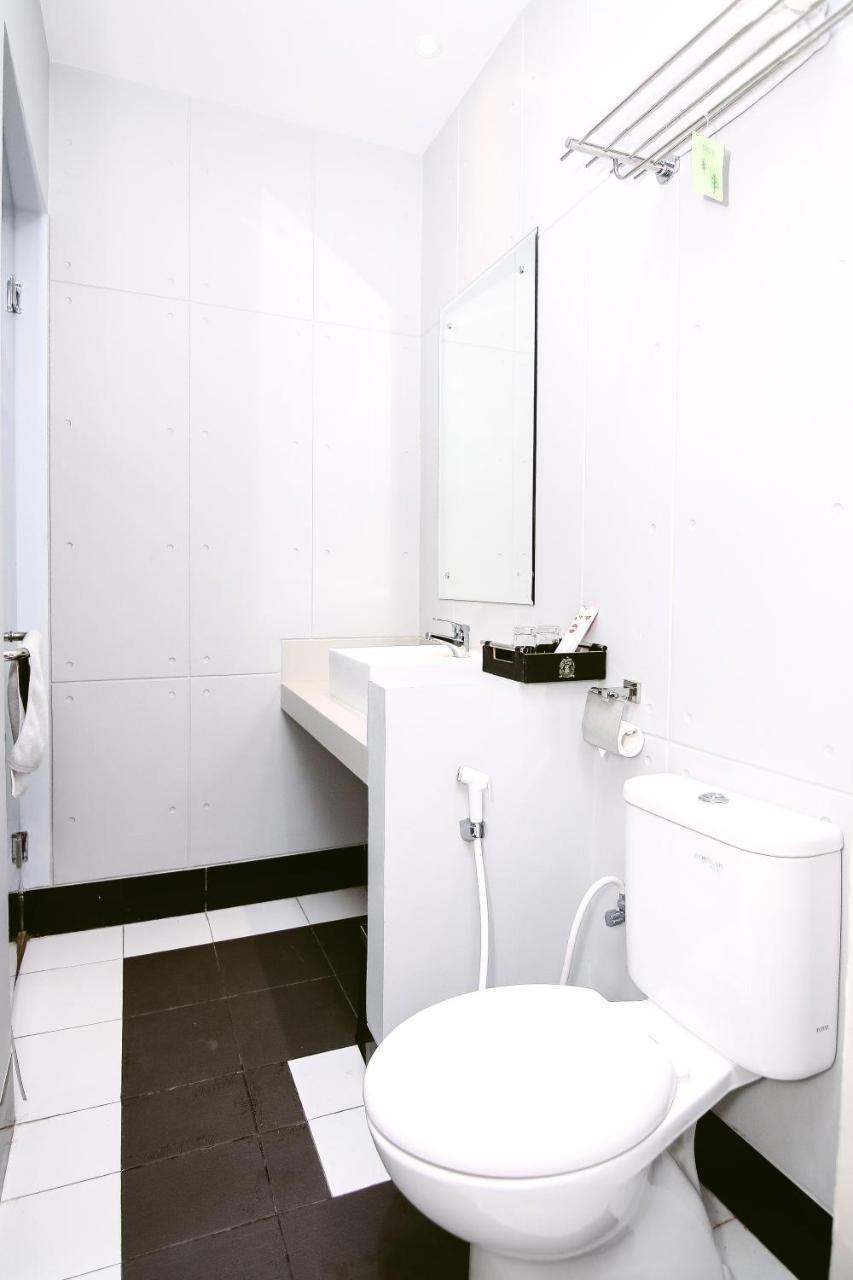 Oyo 592 Budget Hotel By The Harbour Padang  Extérieur photo