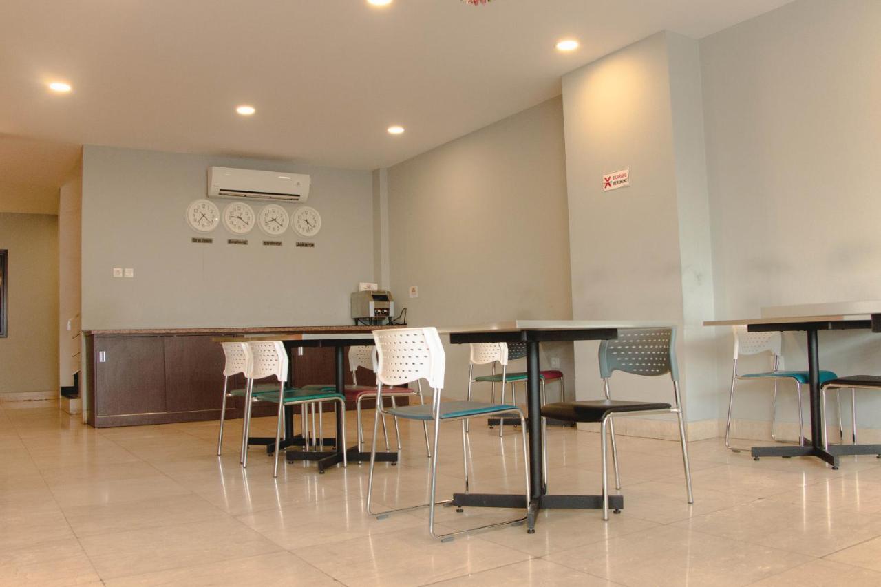 Oyo 592 Budget Hotel By The Harbour Padang  Extérieur photo
