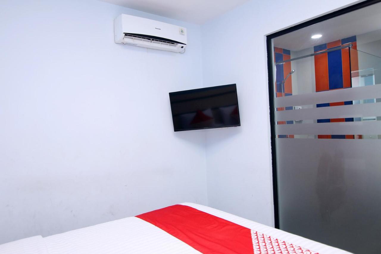 Oyo 592 Budget Hotel By The Harbour Padang  Extérieur photo