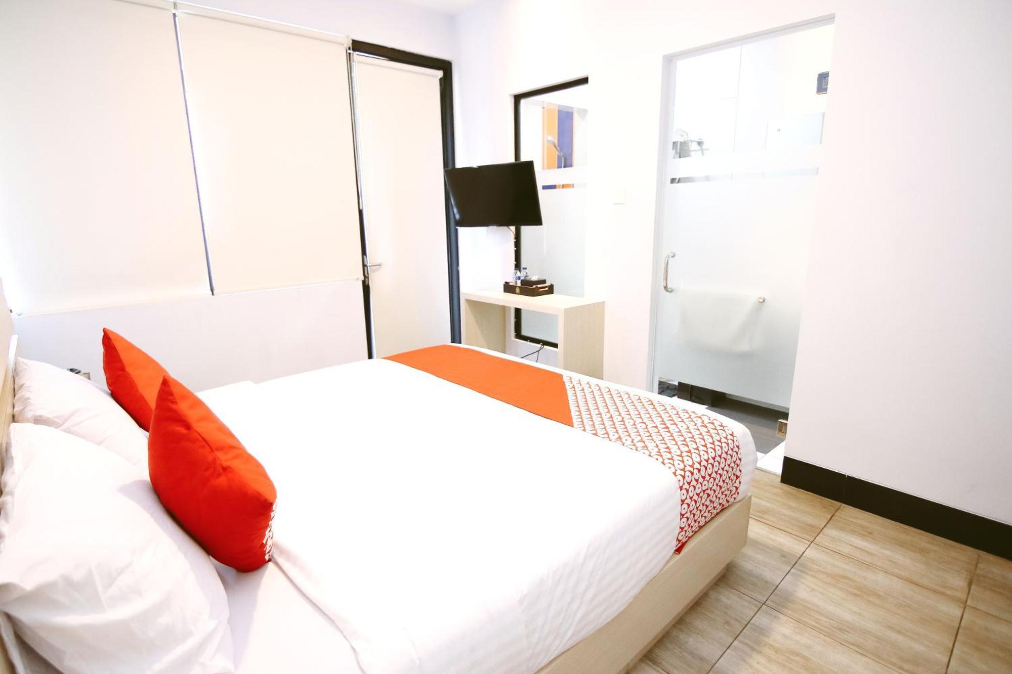 Oyo 592 Budget Hotel By The Harbour Padang  Extérieur photo